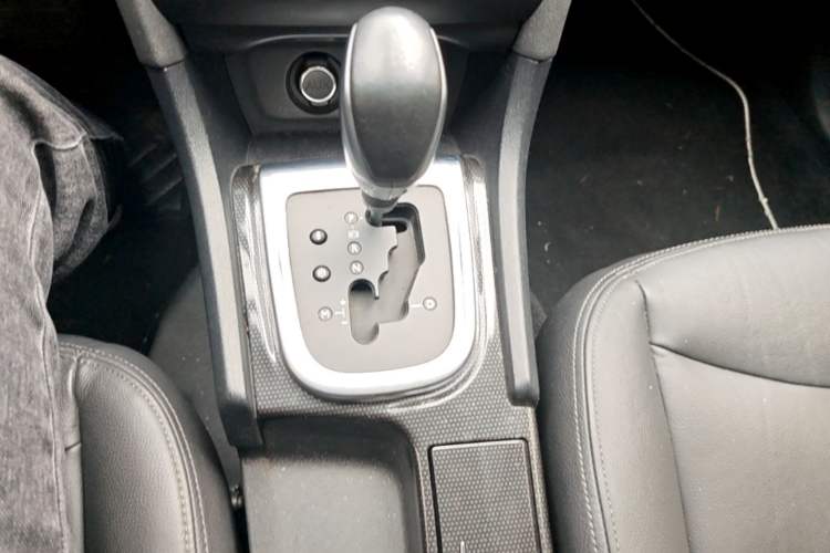 Used Citroen C4L 2015 1.8L Automatic Prestige Edition Gear Lever