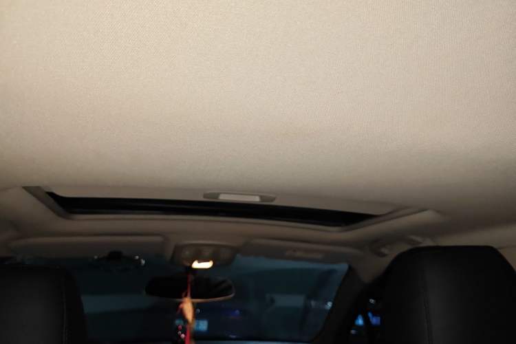 Used Citroen C4L 2015 1.8L Automatic Luxury Edition Headliner