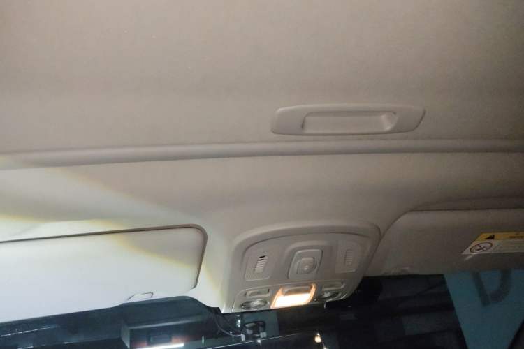 Used Citroen C4L 2015 1.8L Automatic Luxury Edition Headliner