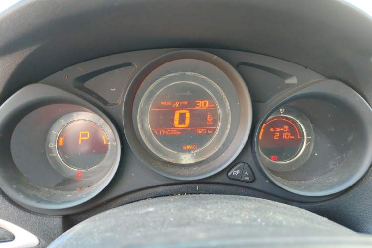 Used Citroen C4L 2015 1.8L Automatic Luxury Edition Instrument Cluster