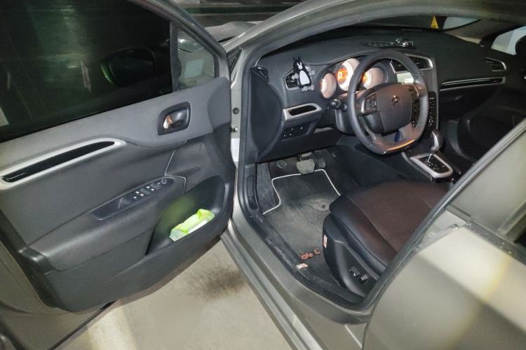 Used Citroen C4L 2015 1.8L Automatic Luxury Edition Interior 3