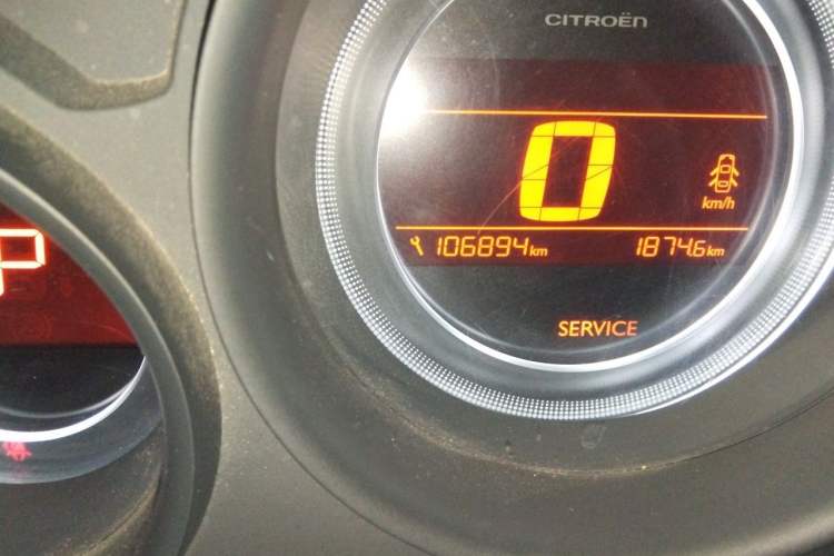 Used Citroen C4L 2015 1.2T Automatic Luxury Edition Odometer Close Up