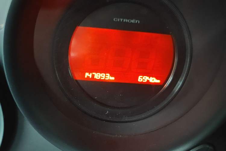 Used Citroen C4L 2015 1.2T Automatic Luxury Edition Odometer Close Up