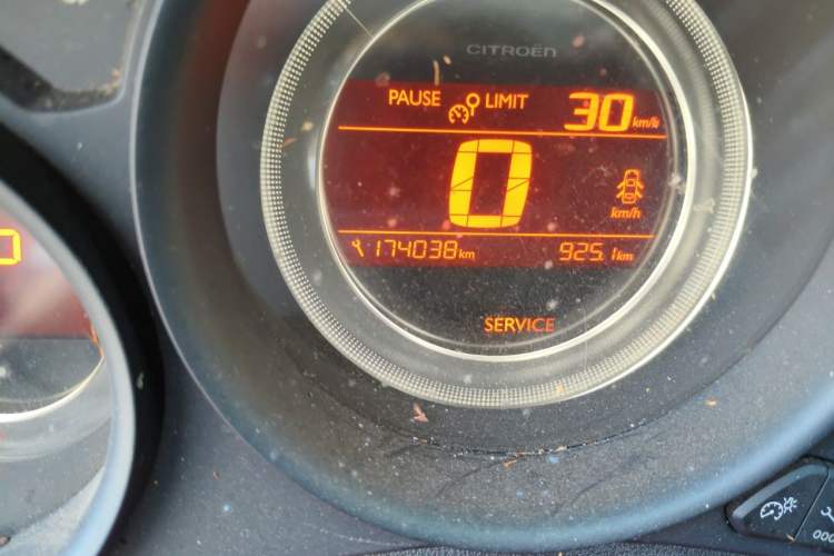 Used Citroen C4L 2015 1.8L Automatic Luxury Edition Odometer Close Up