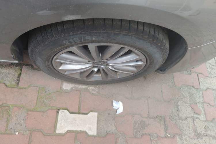 Used Citroen C4L 2015 1.8L Automatic Leading Edition Right Front Wheel Hub