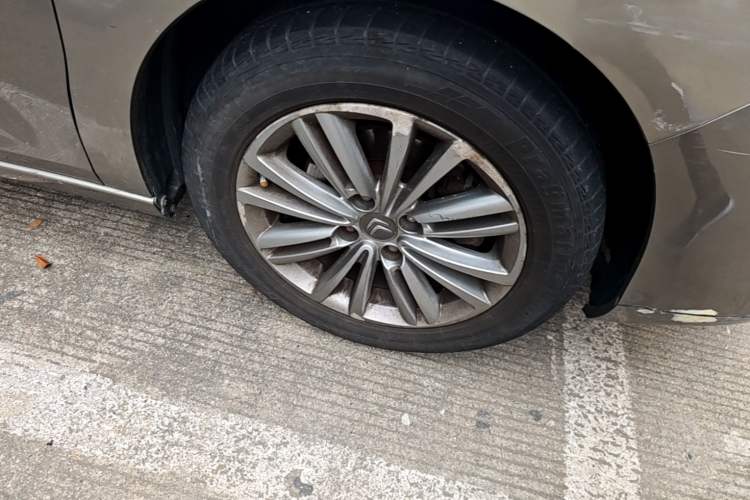 Used Citroen C4L 2015 1.8L Automatic Prestige Edition Right Front Wheel Hub