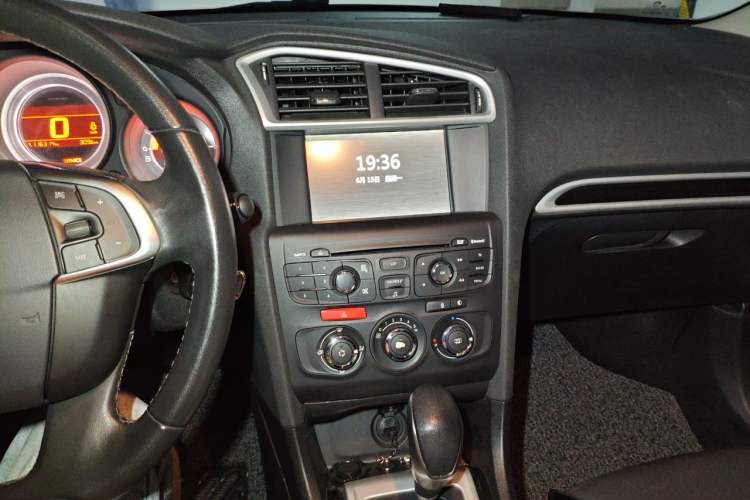 Used Citroen C4L 2015 1.2T Automatic Luxury Edition Audio And AC Panel