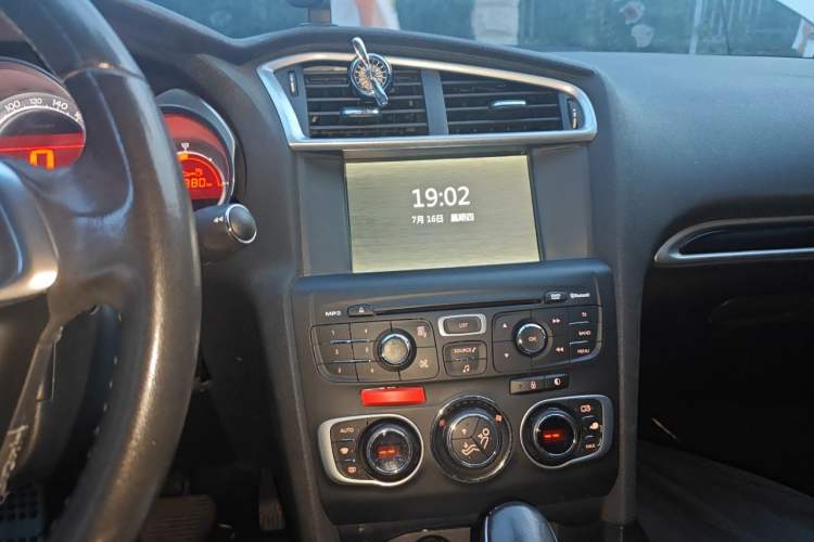 Used Citroen C4L 2015 1.8L Automatic Prestige Edition Audio And AC Panel