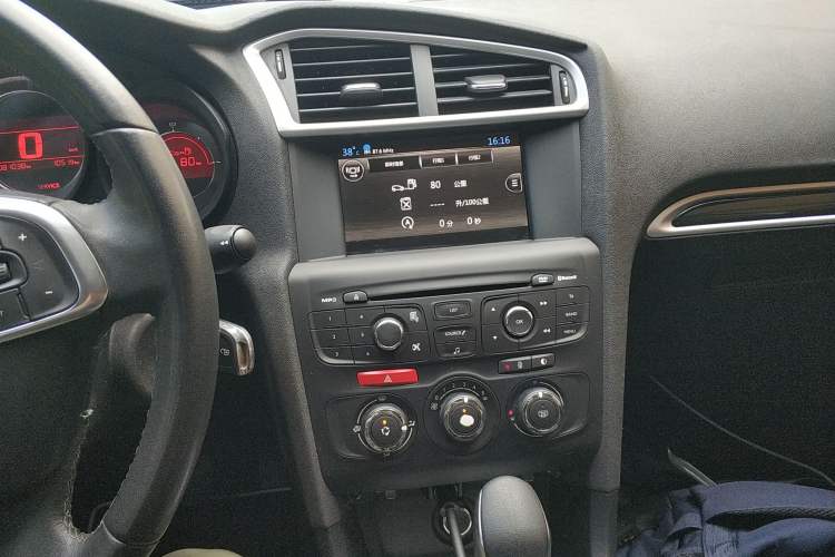Used Citroen C4L 2015 1.2T Automatic Luxury Edition Audio And AC Panel