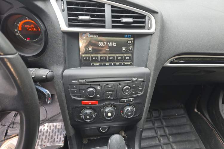Used Citroen C4L 2015 1.8L Automatic Luxury Edition Audio And AC Panel
