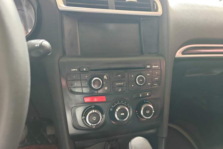 Used Citroen C4L 2015 1.8L Automatic Luxury Edition Audio And AC Panel