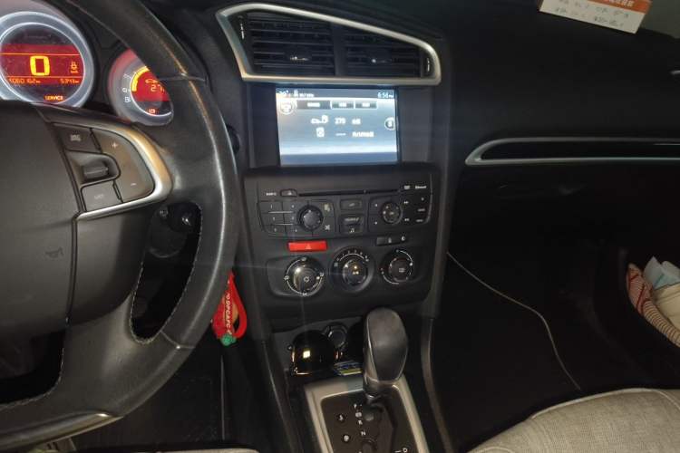 Used Citroen C4L 2015 1.8L Automatic Luxury Edition Audio And AC Panel
