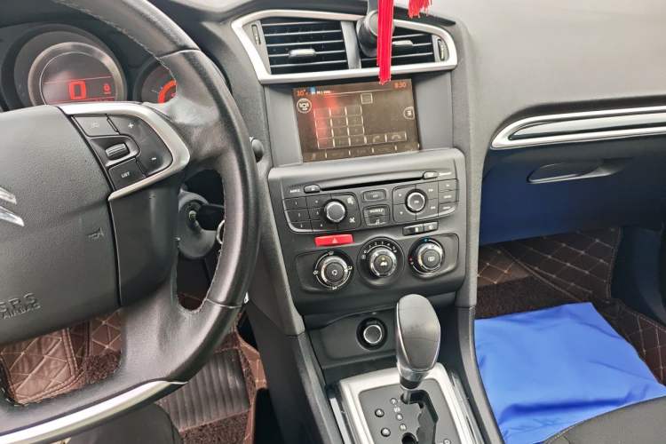 Used Citroen C4L 2015 1.8L Automatic Luxury Edition Audio And AC Panel