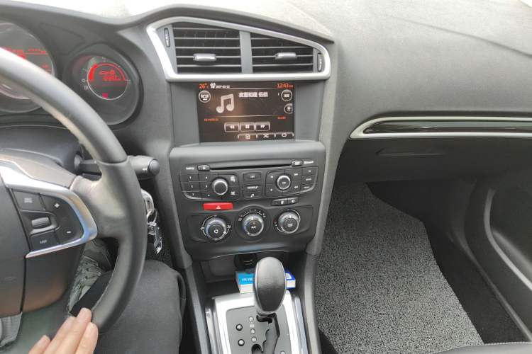 Used Citroen C4L 2015 1.2T Automatic Luxury Edition Audio And AC Panel