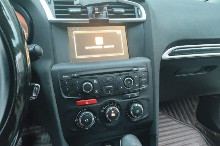 Used Citroen C4L 2015 1.8L Automatic Luxury Edition Audio And AC Panel