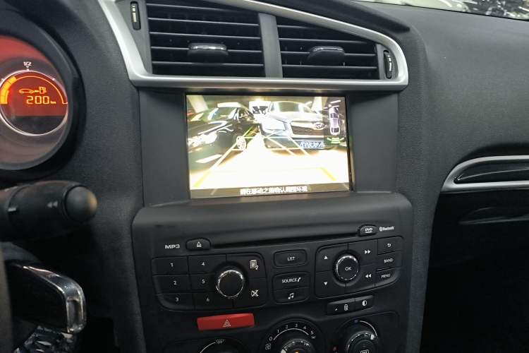 Used Citroen C4L 2015 1.2T Automatic Luxury Edition Audio And AC Panel