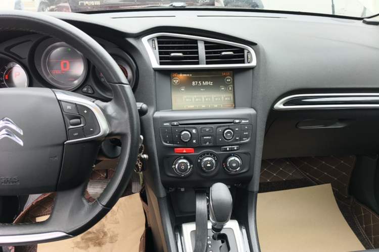 Used Citroen C4L 2015 1.8L Automatic Luxury Edition Audio And AC Panel