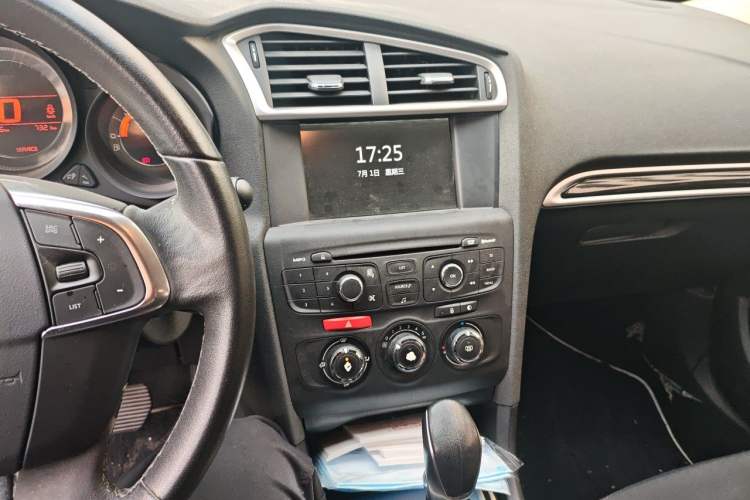 Used Citroen C4L 2015 1.2T Automatic Luxury Edition Audio And AC Panel