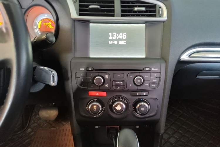 Used Citroen C4L 2015 1.8L Automatic Luxury Edition Audio And AC Panel