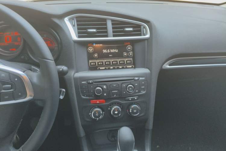 Used Citroen C4L 2015 1.8L Automatic Luxury Edition Audio And AC Panel