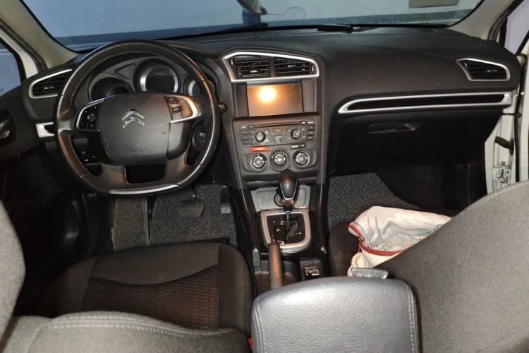 Used Citroen C4L 2015 1.2T Automatic Luxury Edition Center Console