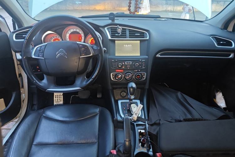 Used Citroen C4L 2015 1.8L Automatic Prestige Edition Center Console