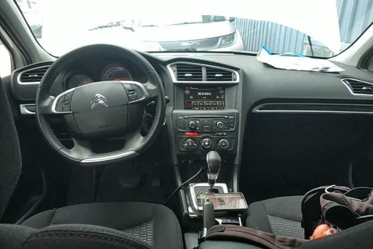 Used Citroen C4L 2015 1.2T Automatic Luxury Edition Center Console
