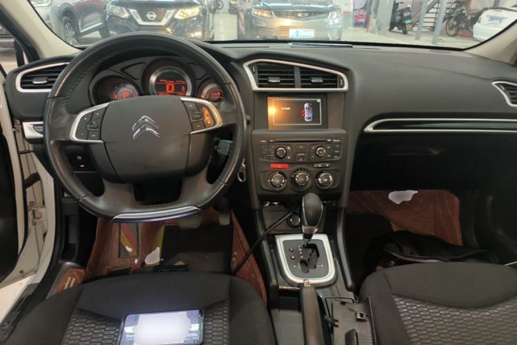 Used Citroen C4L 2015 1.8L Automatic Luxury Edition Center Console