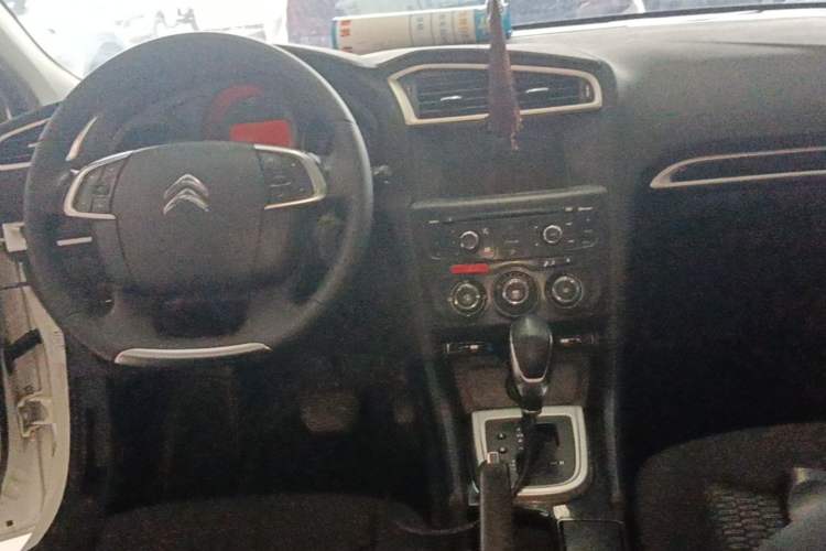 Used Citroen C4L 2015 1.8L Automatic Luxury Edition Center Console