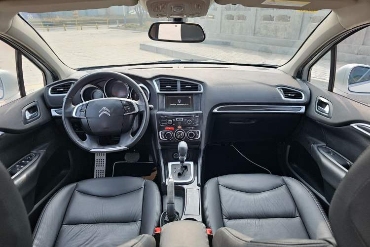 Used Citroen C4L 2015 1.2T Automatic Prestige Edition Center Console