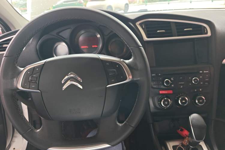 Used Citroen C4L 2015 1.8L Automatic Luxury Edition Center Console