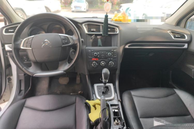 Used Citroen C4L 2015 1.8L Automatic Luxury Edition Center Console