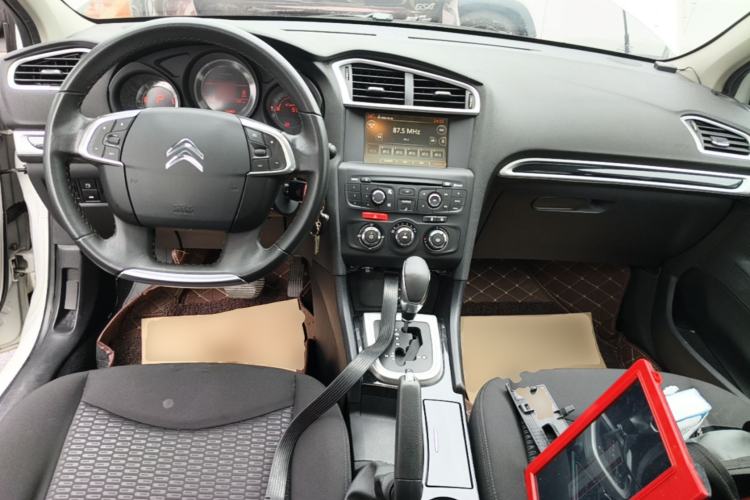 Used Citroen C4L 2015 1.8L Automatic Luxury Edition Center Console