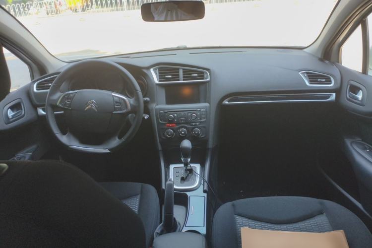 Used Citroen C4L 2015 1.8L Automatic Luxury Edition Center Console