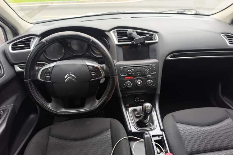 Used Citroen C4L 2015 1.2T Manual Luxury Edition Center Console