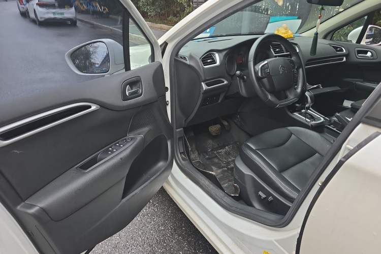 Used Citroen C4L 2015 1.8L Automatic Luxury Edition Driver Seat