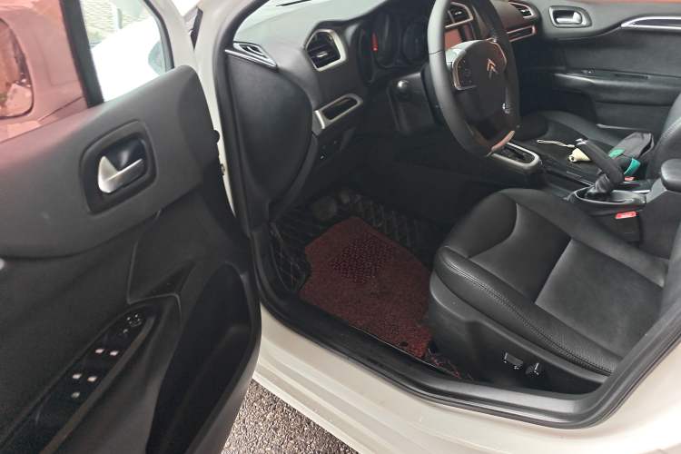 Used Citroen C4L 2015 1.8L Automatic Luxury Edition Driver Seat
