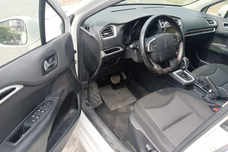 Used Citroen C4L 2015 1.8L Automatic Luxury Edition Driver Seat