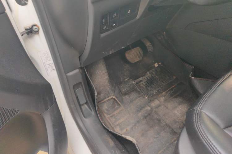 Used Citroen C4L 2015 1.8L Automatic Luxury Edition Driver Seat