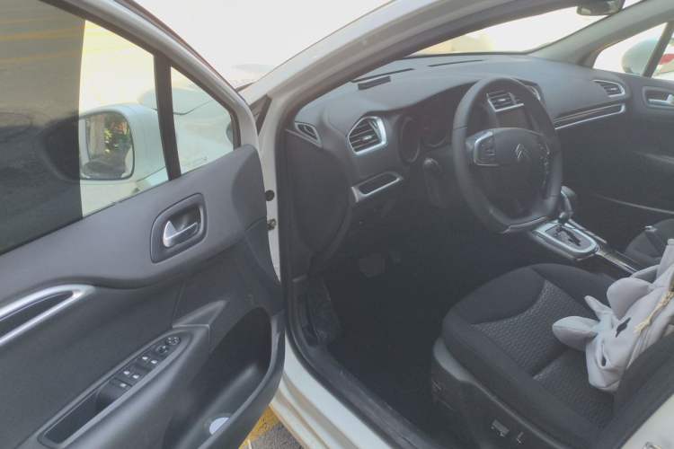 Used Citroen C4L 2015 1.8L Automatic Luxury Edition Driver Seat