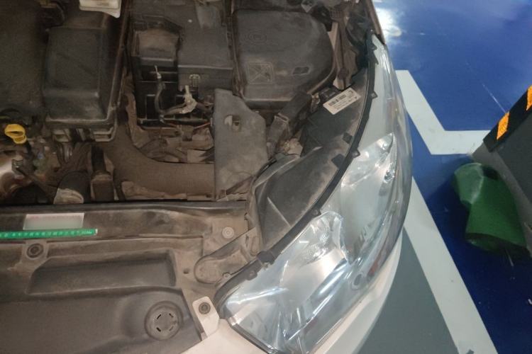 Used Citroen C4L 2015 1.8L Automatic Prestige Edition Engine Bay Left