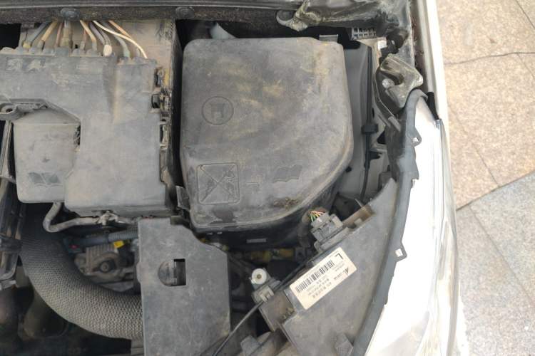 Used Citroen C4L 2015 1.8L Automatic Luxury Edition Engine Bay Left