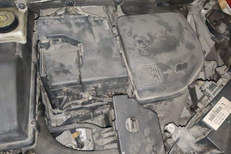 Used Citroen C4L 2015 1.8L Automatic Leading Edition Engine Bay Left