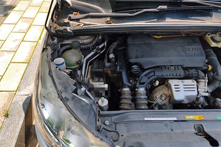 Used Citroen C4L 2015 1.2T Automatic Luxury Edition Engine Bay Right
