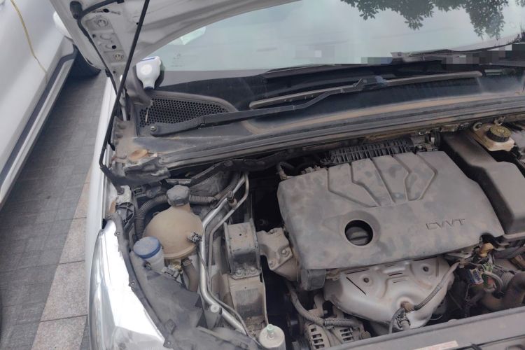 Used Citroen C4L 2015 1.8L Automatic Luxury Edition Engine Bay Right