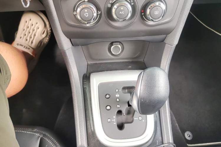 Used Citroen C4L 2015 1.2T Automatic Luxury Edition Gear Lever