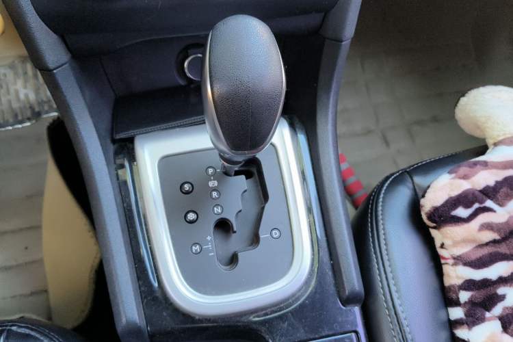 Used Citroen C4L 2015 1.8L Automatic Luxury Edition Gear Lever