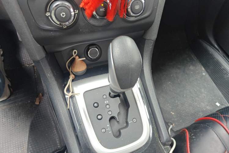 Used Citroen C4L 2015 1.8L Automatic Luxury Edition Gear Lever