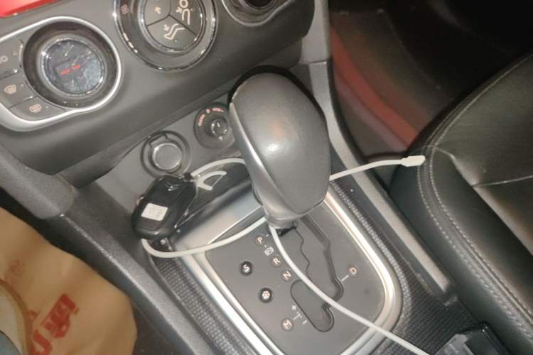 Used Citroen C4L 2015 1.8L Automatic Prestige Edition Gear Lever