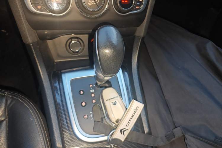 Used Citroen C4L 2015 1.8L Automatic Prestige Edition Gear Lever